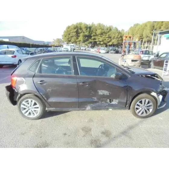 VOLKSWAGEN POLO (6R1) '2016 5 PUERTAS NEGRO