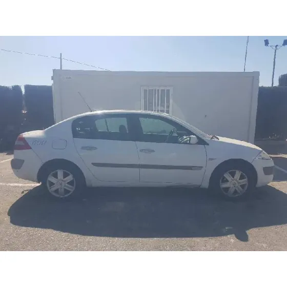 RENAULT MEGANE II BERLINA 5P '2005 CONFORT AUTHENTIQUE BLANCO