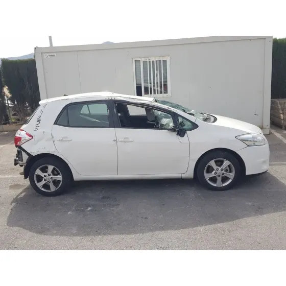 TOYOTA AURIS '2010 ACTIVE BLANCO