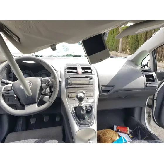 TOYOTA AURIS '2010 ACTIVE BLANCO