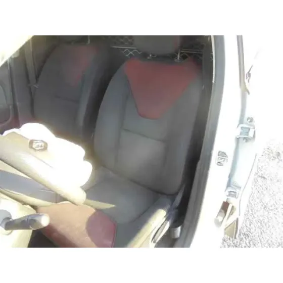 RENAULT CLIO IV '2015 AUTHENTIQUE BLANCO/AZUL