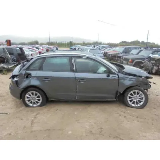 AUDI A3 SPORTBACK (8VA) '2016 AMBIENTE GRIS OSCURO