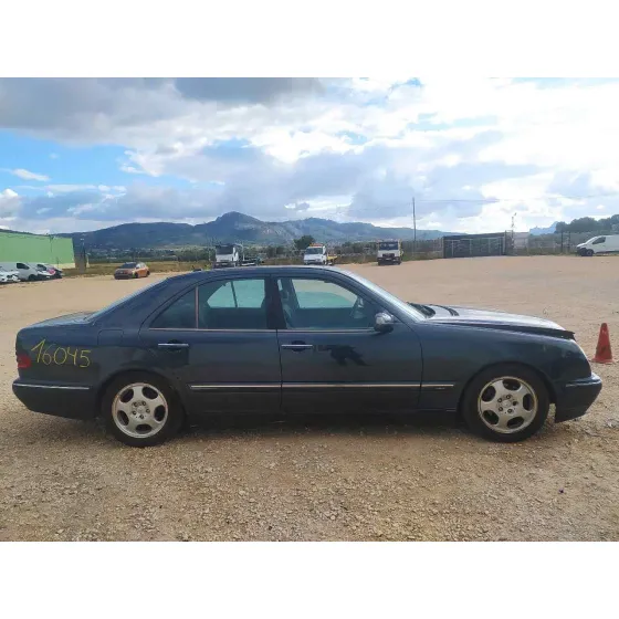 MERCEDES CLASE E (W210) BERLINA '2000 220 CDI GRIS OSCURO