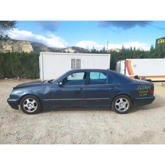 MERCEDES CLASE E (W210) BERLINA '2000 220 CDI GRIS OSCURO