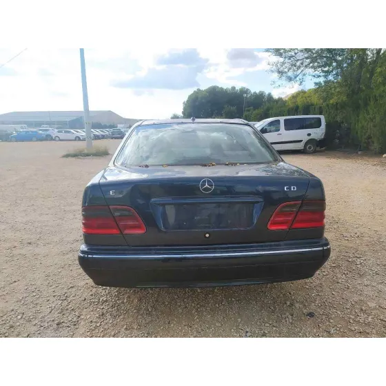 MERCEDES CLASE E (W210) BERLINA '2000 220 CDI GRIS OSCURO