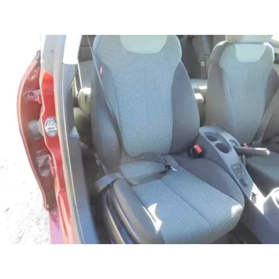 SEAT LEON (1P1) '2006 REFERENCE GRANATE