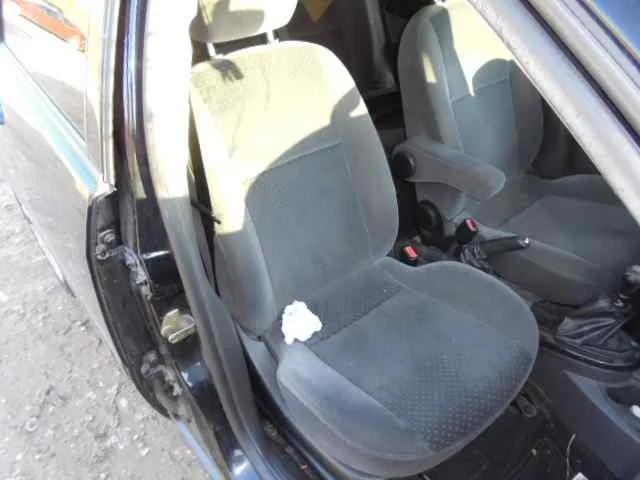 FORD FOCUS BERLINA (CAK) '2003 GHIA NEGRO