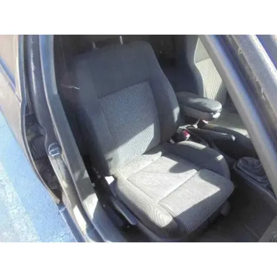 VOLKSWAGEN GOLF IV BERLINA (1J1) '2001 HIGHLINE DORADO