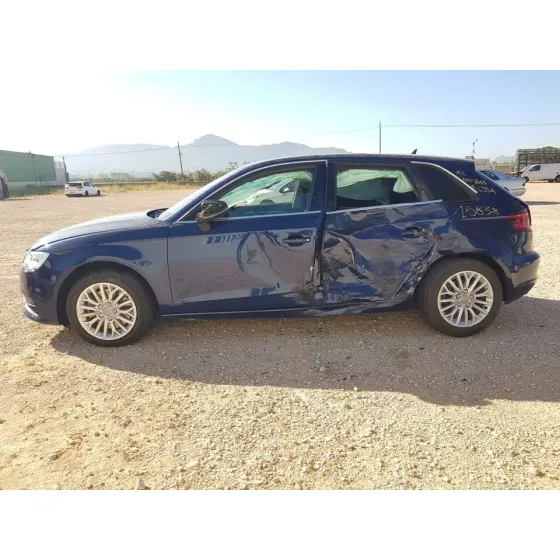 AUDI A3 SPORTBACK (8VA) '2013 AMBIENTE AZUL