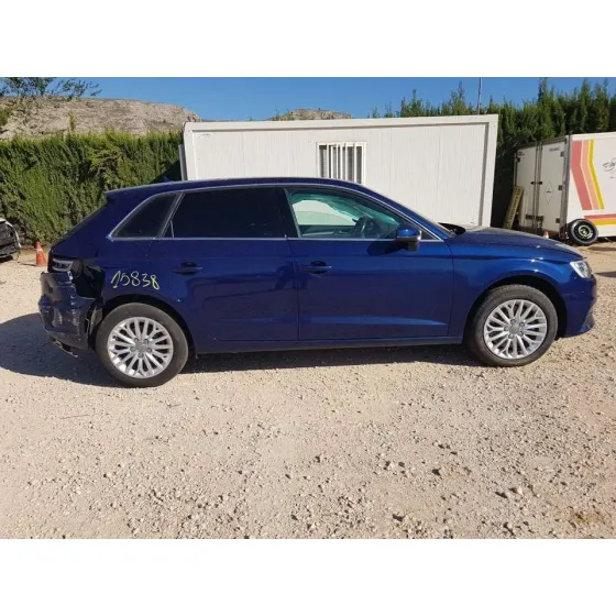 AUDI A3 SPORTBACK (8VA) '2013 AMBIENTE AZUL