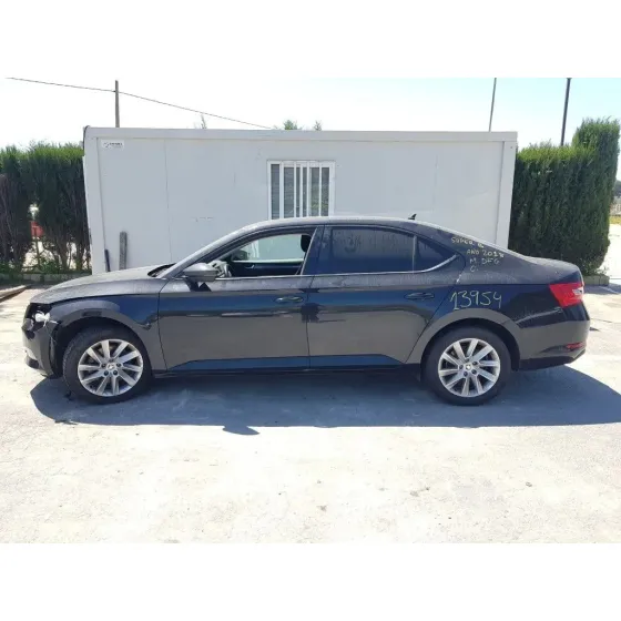 SKODA SUPERB (3V3) '2018 ACTIVE NEGRO
