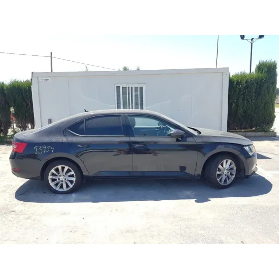 SKODA SUPERB (3V3) '2018 ACTIVE NEGRO