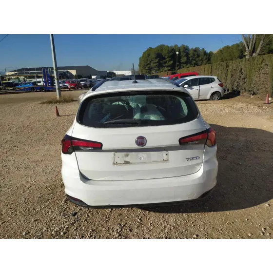 FIAT TIPO II (357) FAM '2018 LOUNGE BLANCO
