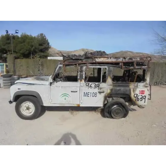 LAND ROVER DEFENDER (LD) '2011 110 E FAMILIAR BLANCO