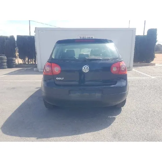 VOLKSWAGEN GOLF V BERLINA (1K1) '2004 TRENDLINE AZUL