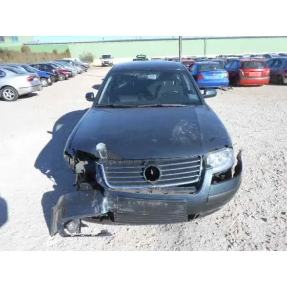 VOLKSWAGEN PASSAT BERLINA (3B3) '2002 TRENDLINE GRIS OSCURO