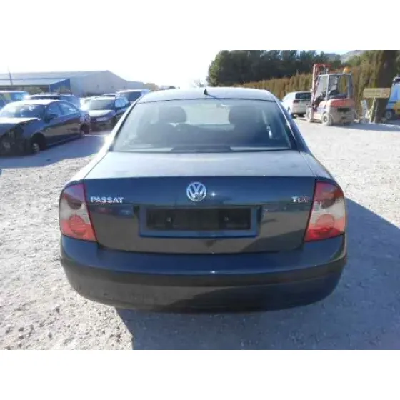VOLKSWAGEN PASSAT BERLINA (3B3) '2002 TRENDLINE GRIS OSCURO