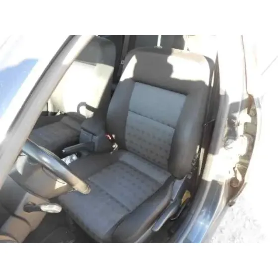 VOLKSWAGEN PASSAT BERLINA (3B3) '2002 TRENDLINE GRIS OSCURO