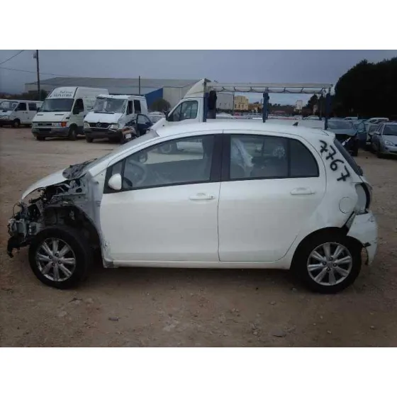 TOYOTA YARIS '2011 ACTIVE BLANCO