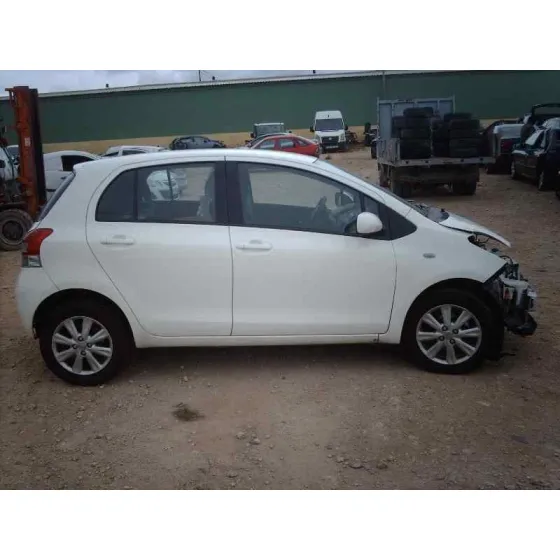TOYOTA YARIS '2011 ACTIVE BLANCO
