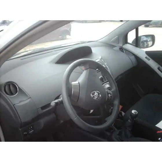 TOYOTA YARIS '2011 ACTIVE BLANCO