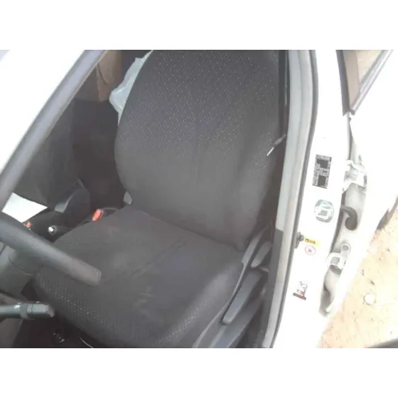 TOYOTA YARIS '2011 ACTIVE BLANCO