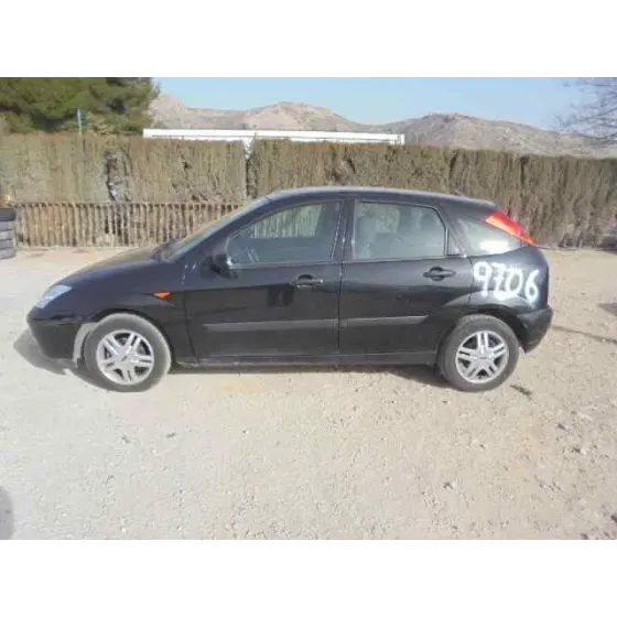 FORD FOCUS BERLINA (CAK) '2002 GHIA NEGRO