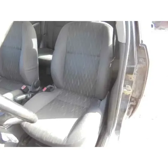FORD FOCUS BERLINA (CAK) '2002 GHIA NEGRO