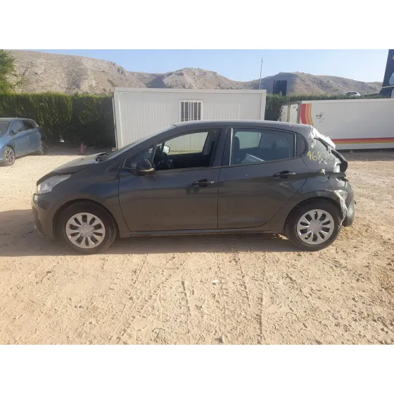 Peugeot 208 I (CA_, CC_) 2012