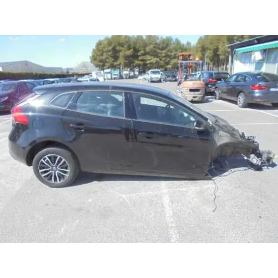 VOLVO V40 '2017 INSCRIPTION NEGRO