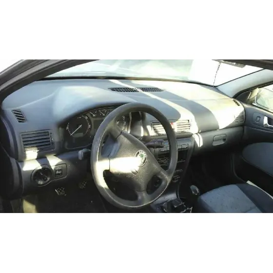 SKODA OCTAVIA BERLINA (1U2) '2002 AMBIENTE GRIS