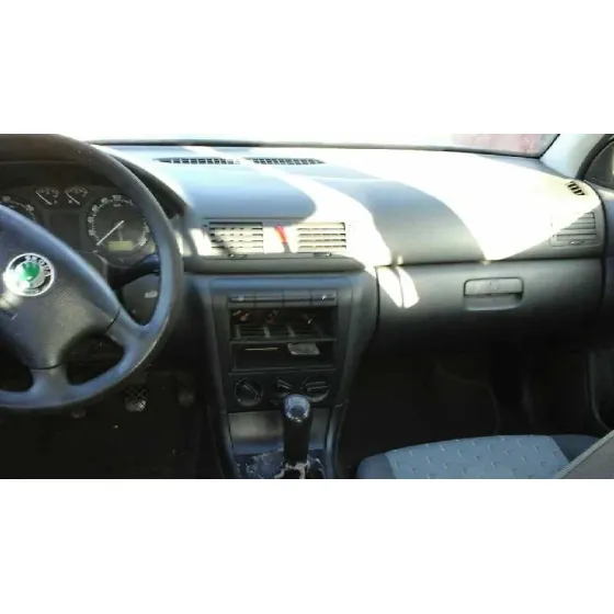 SKODA OCTAVIA BERLINA (1U2) '2002 AMBIENTE GRIS