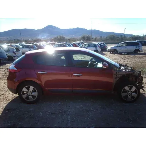 RENAULT MEGANE III BERLINA 5 P '2010 DYNAMIQUE GRANATE