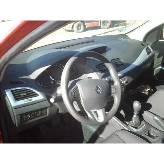 RENAULT MEGANE III BERLINA 5 P '2010 DYNAMIQUE GRANATE