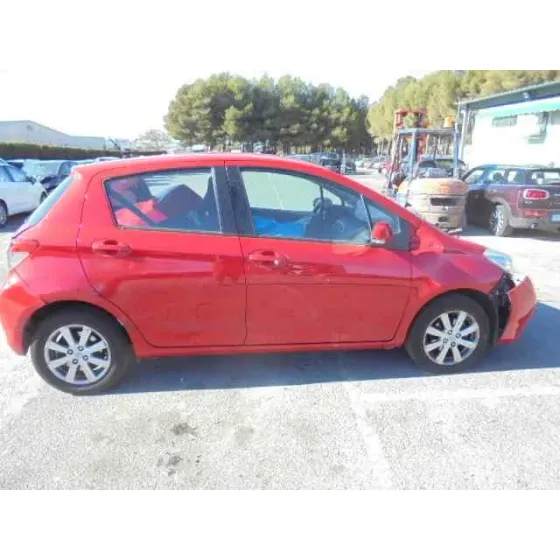 TOYOTA YARIS '2013 ACTIVE ROJO