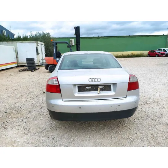 AUDI A4 BERLINA (8E) '2004 1.9 TDI GRIS
