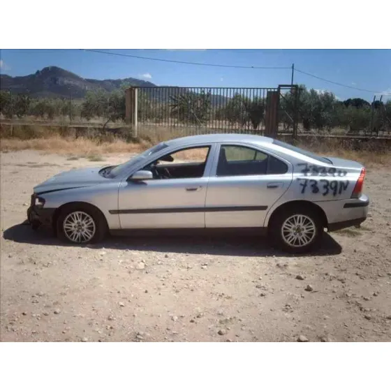 VOLVO S60 BERLINA '2001 2.4 D GRIS