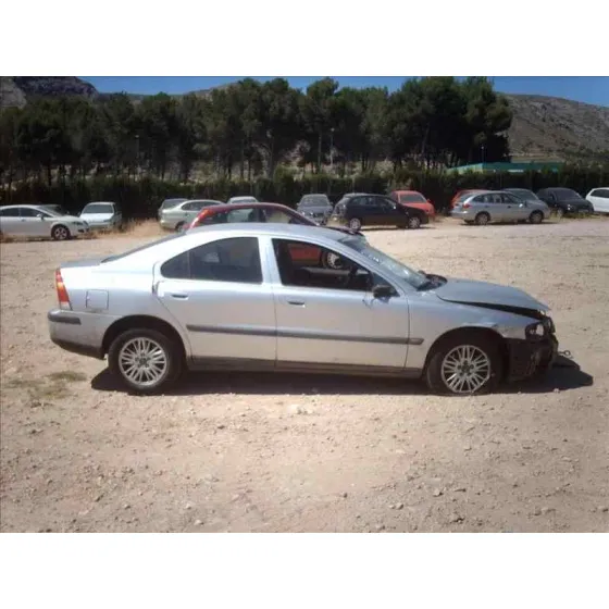 VOLVO S60 BERLINA '2001 2.4 D GRIS