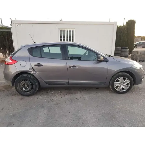 RENAULT MEGANE III BERLINA 5 P '2011 DYNAMIQUE GRIS OSCURO