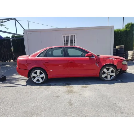 AUDI A4 BERLINA (8E) '2006 2.0 TDI 16V (103KW) ROJO