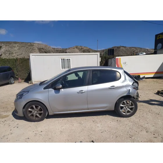 Peugeot 208 I (CA_, CC_) 2015