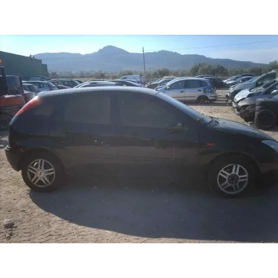 FORD FOCUS BERLINA (CAK) '2001 TREND NEGRO