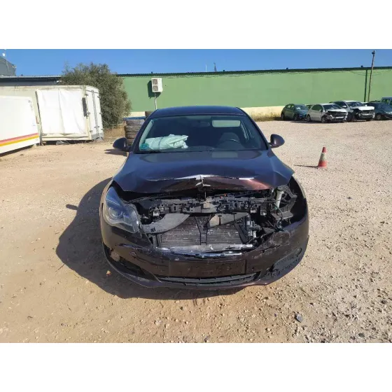 OPEL INSIGNIA BERLINA '2016 SELECTIVE CAOBA