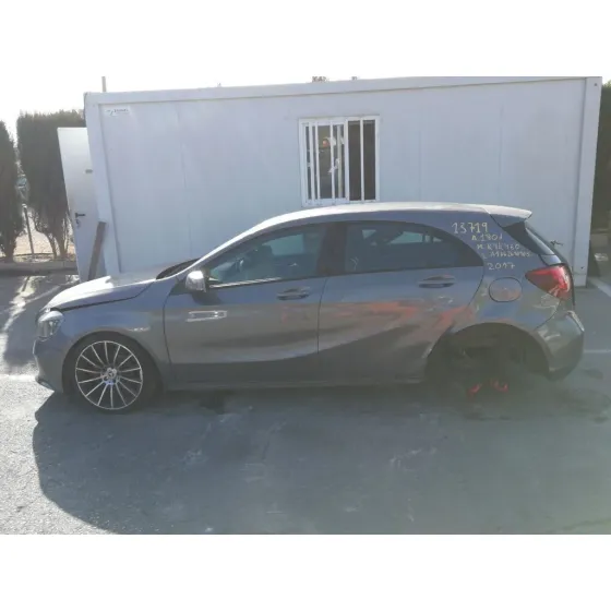MERCEDES CLASE A (W176) '2021 A 180 CDI BLUEEFFICIENCY (176.012) GRIS