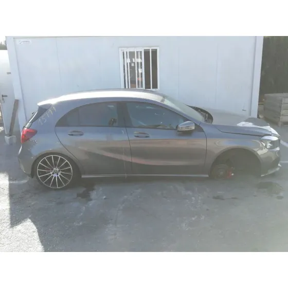 MERCEDES CLASE A (W176) '2021 A 180 CDI BLUEEFFICIENCY (176.012) GRIS