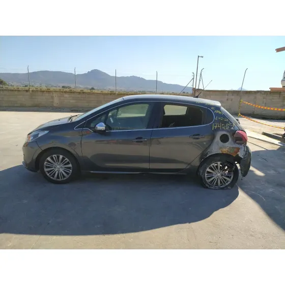 Peugeot 208 I (CA_, CC_) 2012