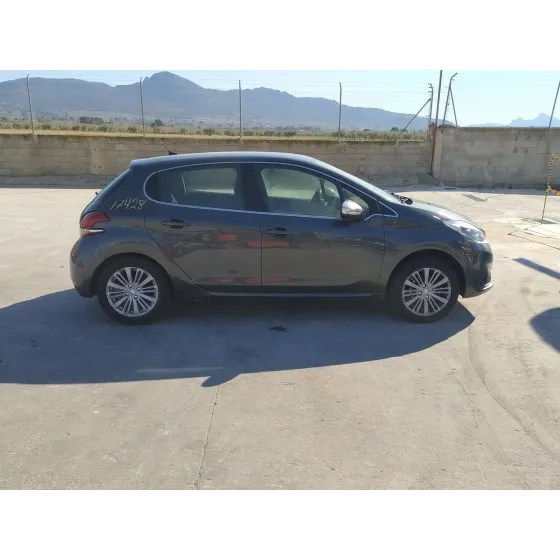 Peugeot 208 I (CA_, CC_) 2012