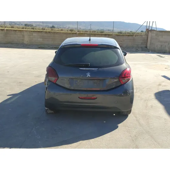 Peugeot 208 I (CA_, CC_) 2012
