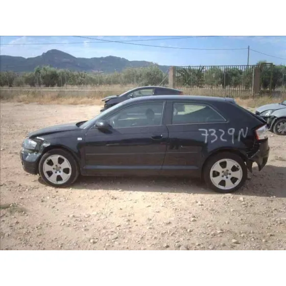 AUDI A3 (8P) '2003 2.0 FSI AMBIENTE NEGRO