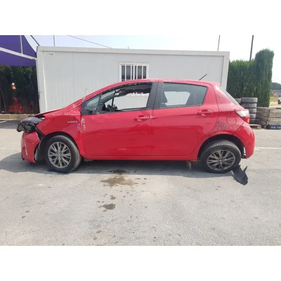 TOYOTA YARIS '2018 HYBRID ADVANCE ROJO
